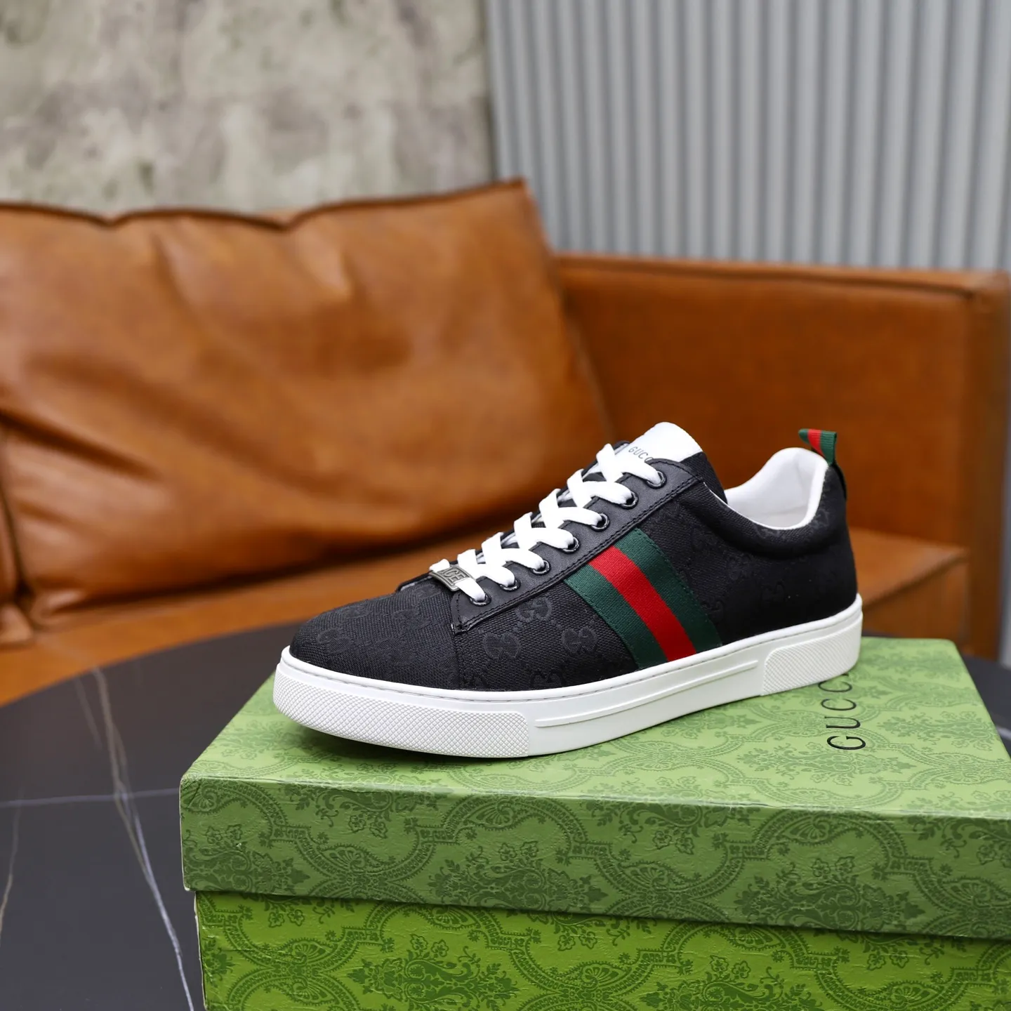 Ex-factory price: 440💰🙅‍♂️🙅‍♂️🙅‍♂️ Brand: GUCCI Standard code: 38-44 (45 customized) Grade: Same as the official website Material: Original material splicing Comfortable and breathable lining Lightweight and wear-resistant sports outsole Style category: Men's fashionable casual shoes Running sneakers Distinguished luxury brand elements Top luxury Color: actual picture color